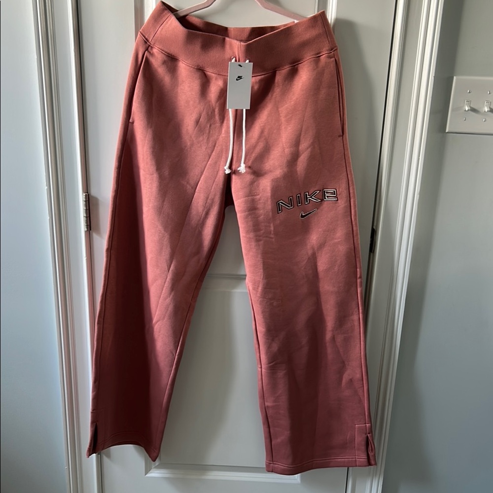 Nike Women’s Pink Sweatpants